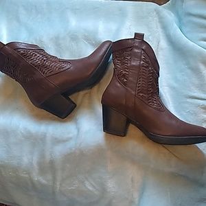 Women's large size 8/9 Brown ankle boots